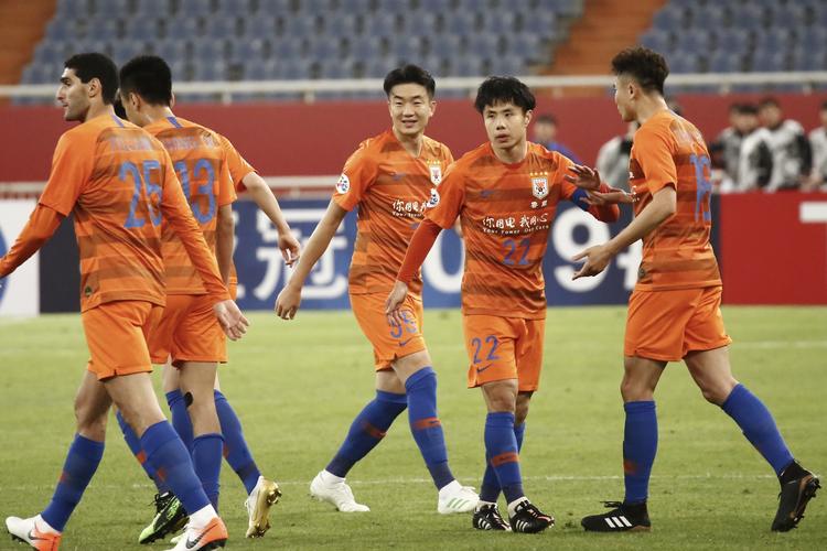Tóc Duỗi Cúp